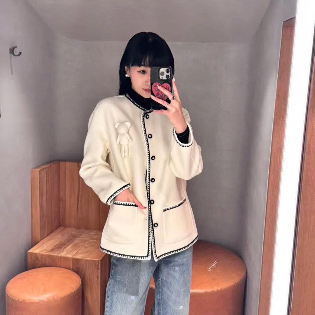  2.Áo khoác dạ Gấu ngực - Be 