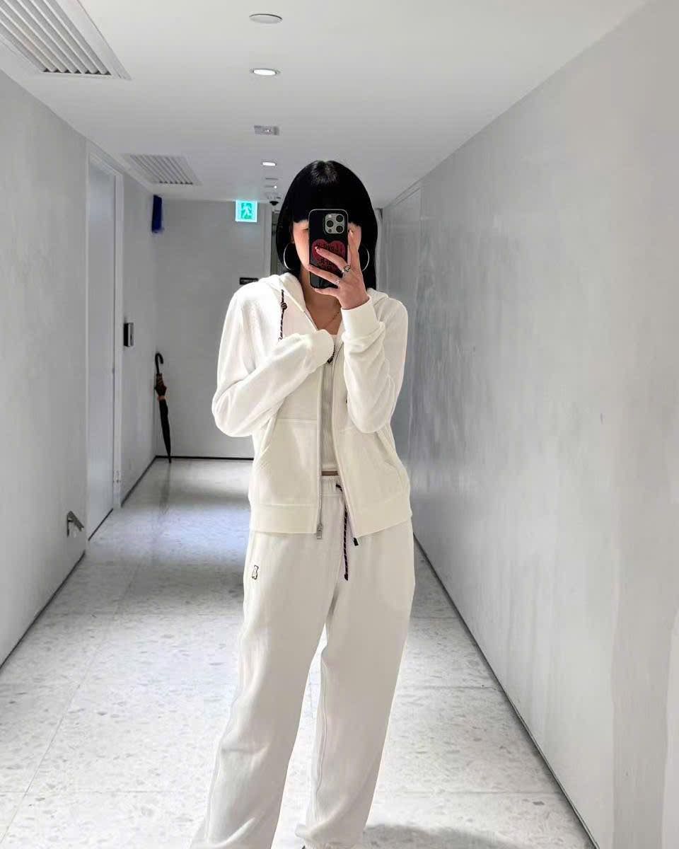  Quần nỉ trắng bo chun, dây rút đỏ logo gấu (SET) 