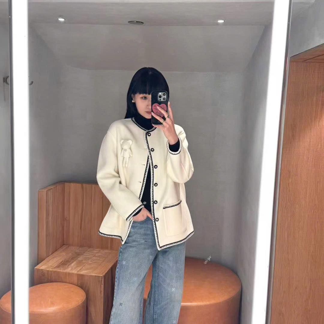  2.Áo khoác dạ Gấu ngực - Be 