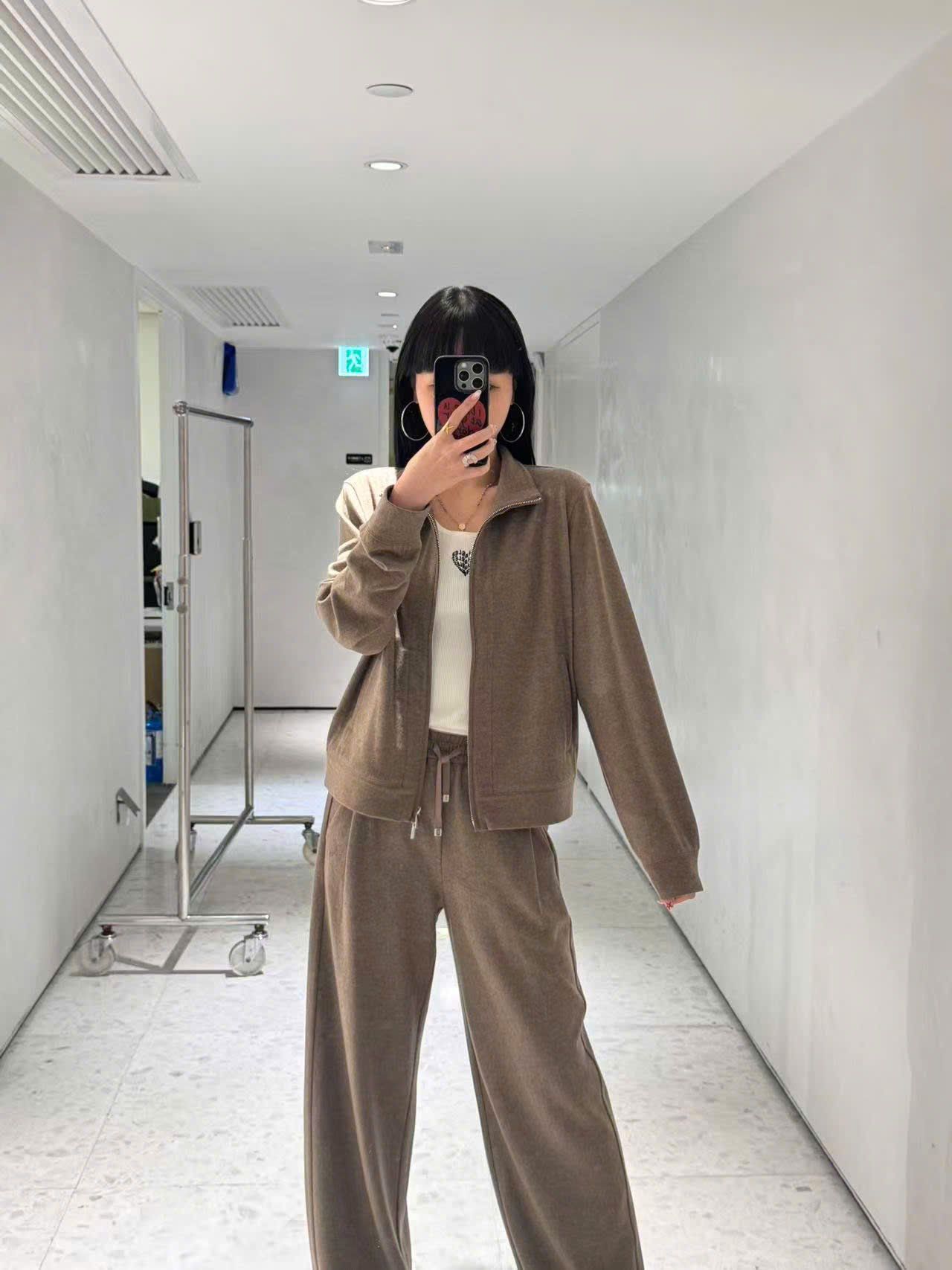  Bộ áo khoác len và quần len nâu cạp chun - Logo CC lồng 1 bên set 