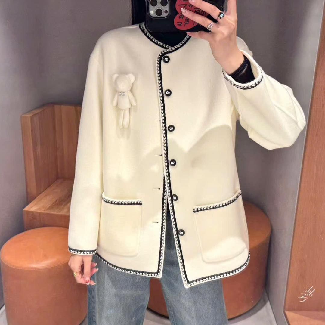  2.Áo khoác dạ Gấu ngực - Be 