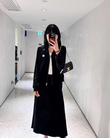  Bộ áo khoác nhung và chân váy nhung - Logo ngực trái set 