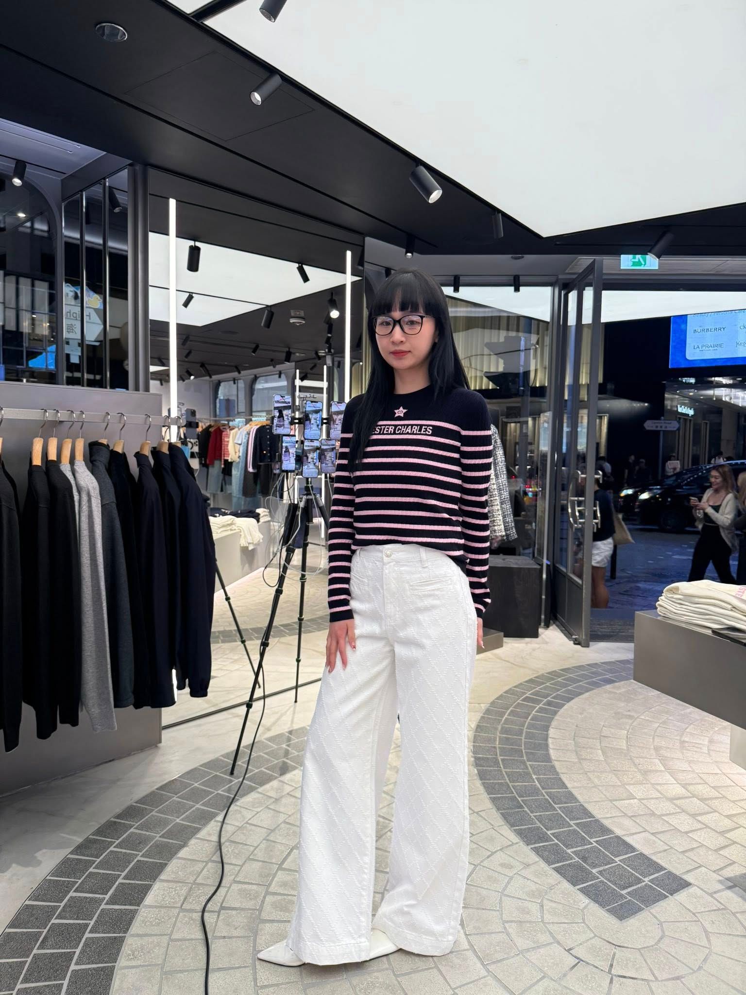  Áo len dài tay đen kẻ ngang hồng - ngôi sao giữa 