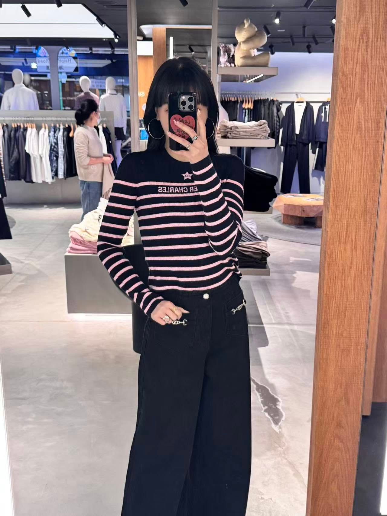  Áo len dài tay đen kẻ ngang hồng - ngôi sao giữa 