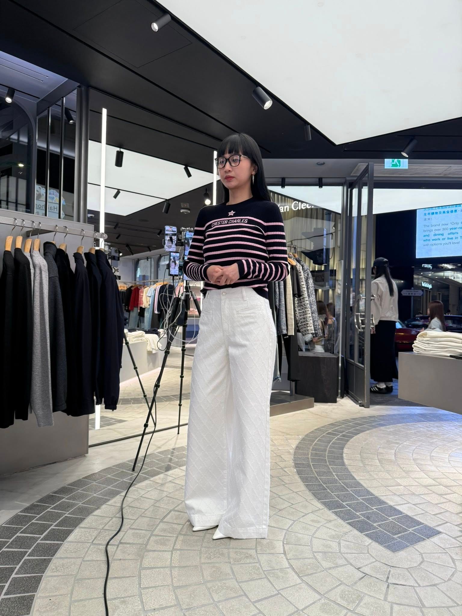  Áo len dài tay đen kẻ ngang hồng - ngôi sao giữa 