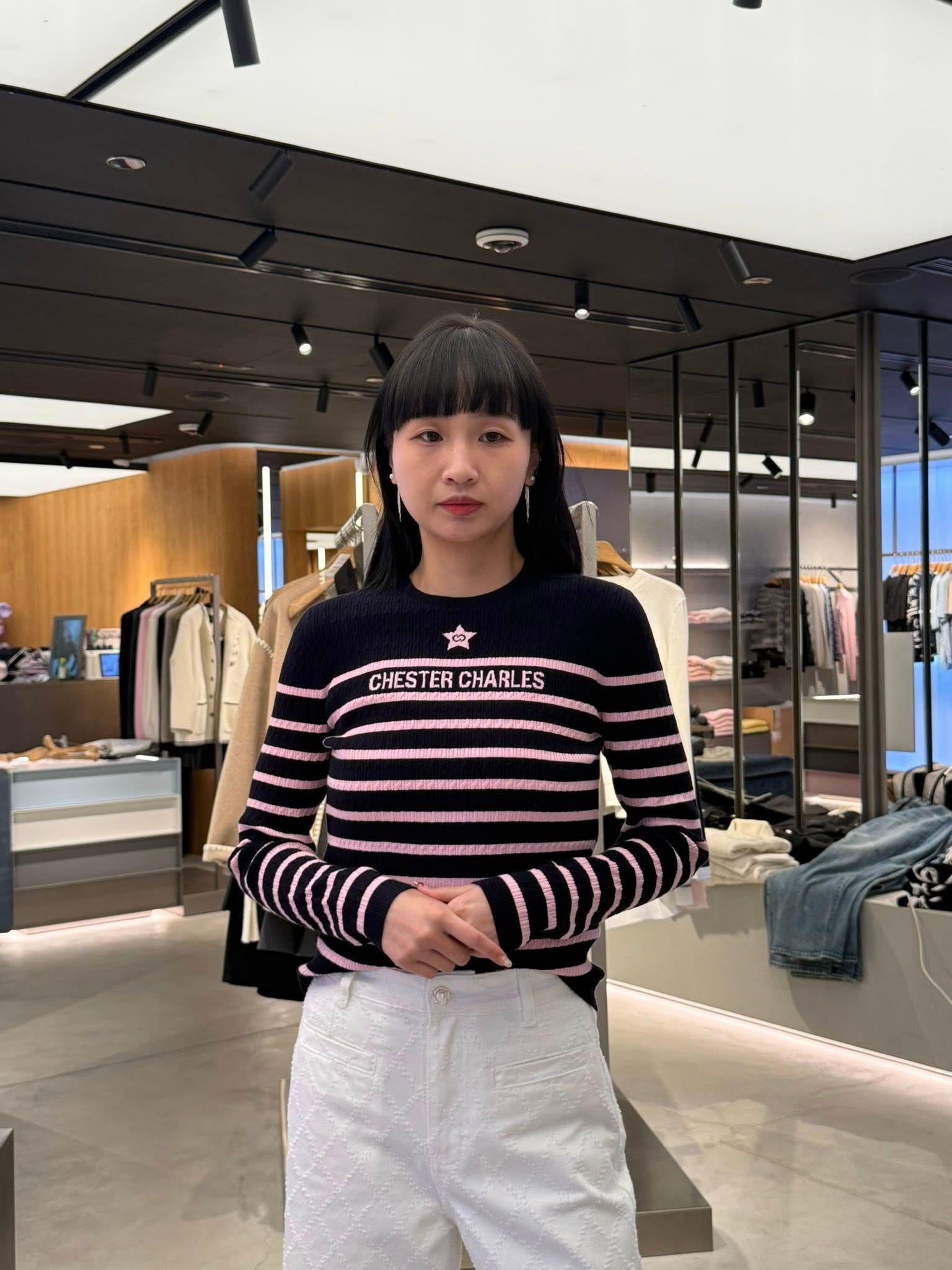  Áo len dài tay đen kẻ ngang hồng - ngôi sao giữa 