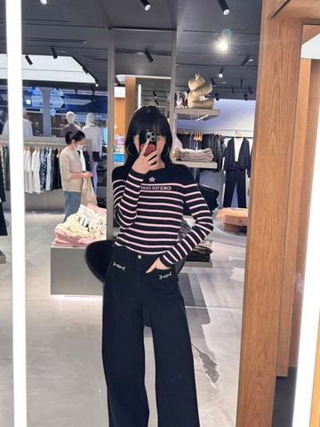  Áo len dài tay đen kẻ ngang hồng - ngôi sao giữa 