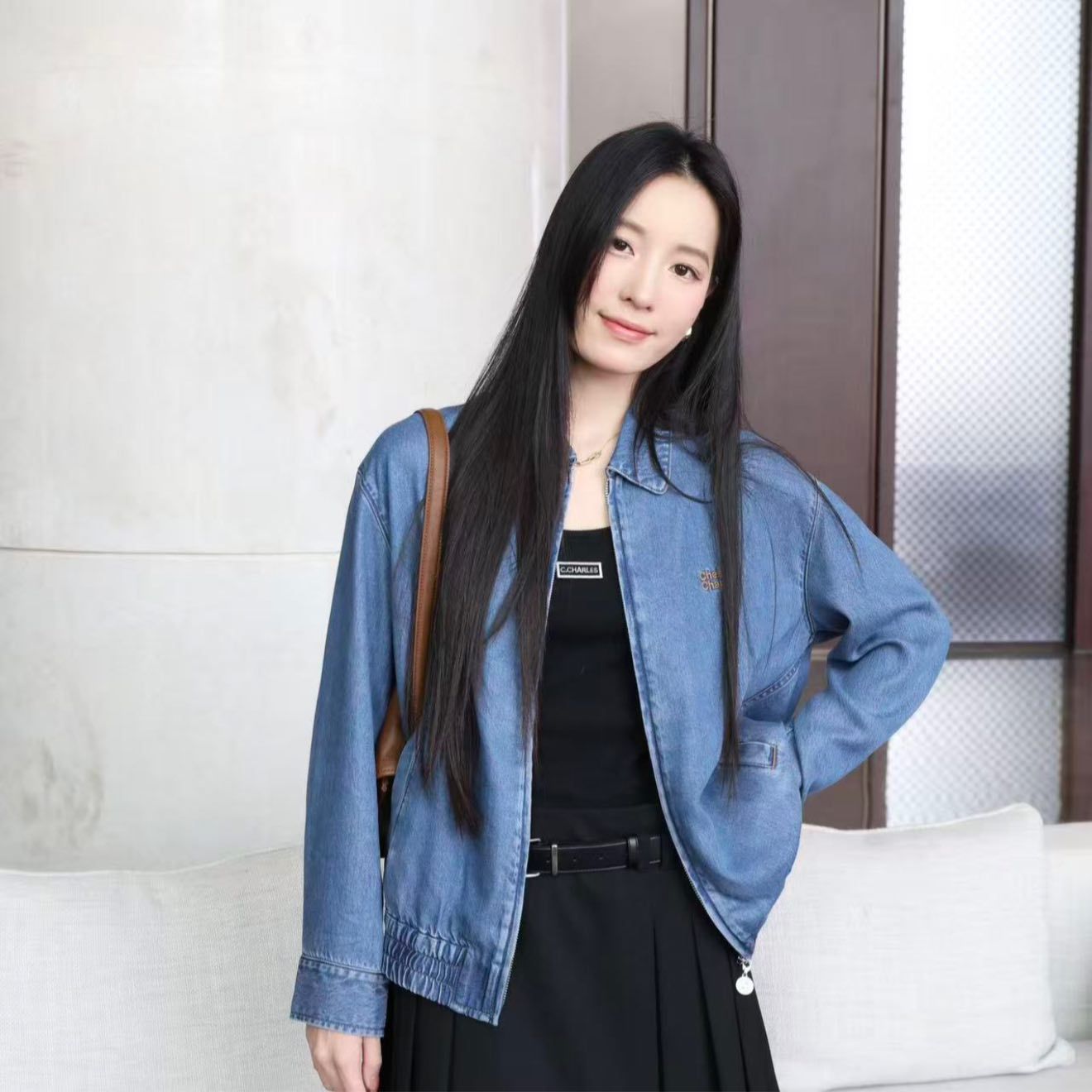  Áo Khoác Jean cổ bẻ- khóa kéo chữ nâu 