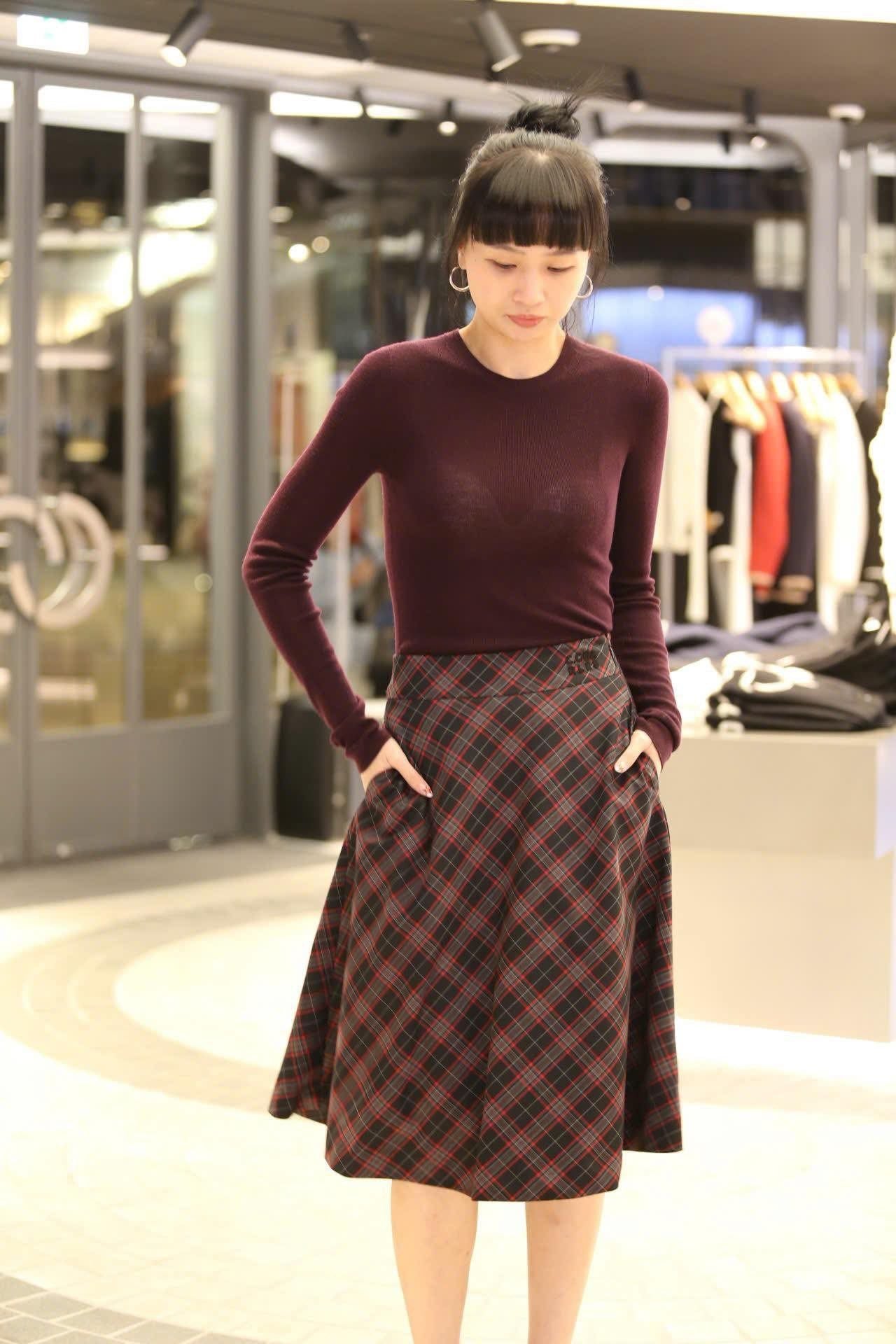  4.Chân váy dài kẻ đỏ đen 