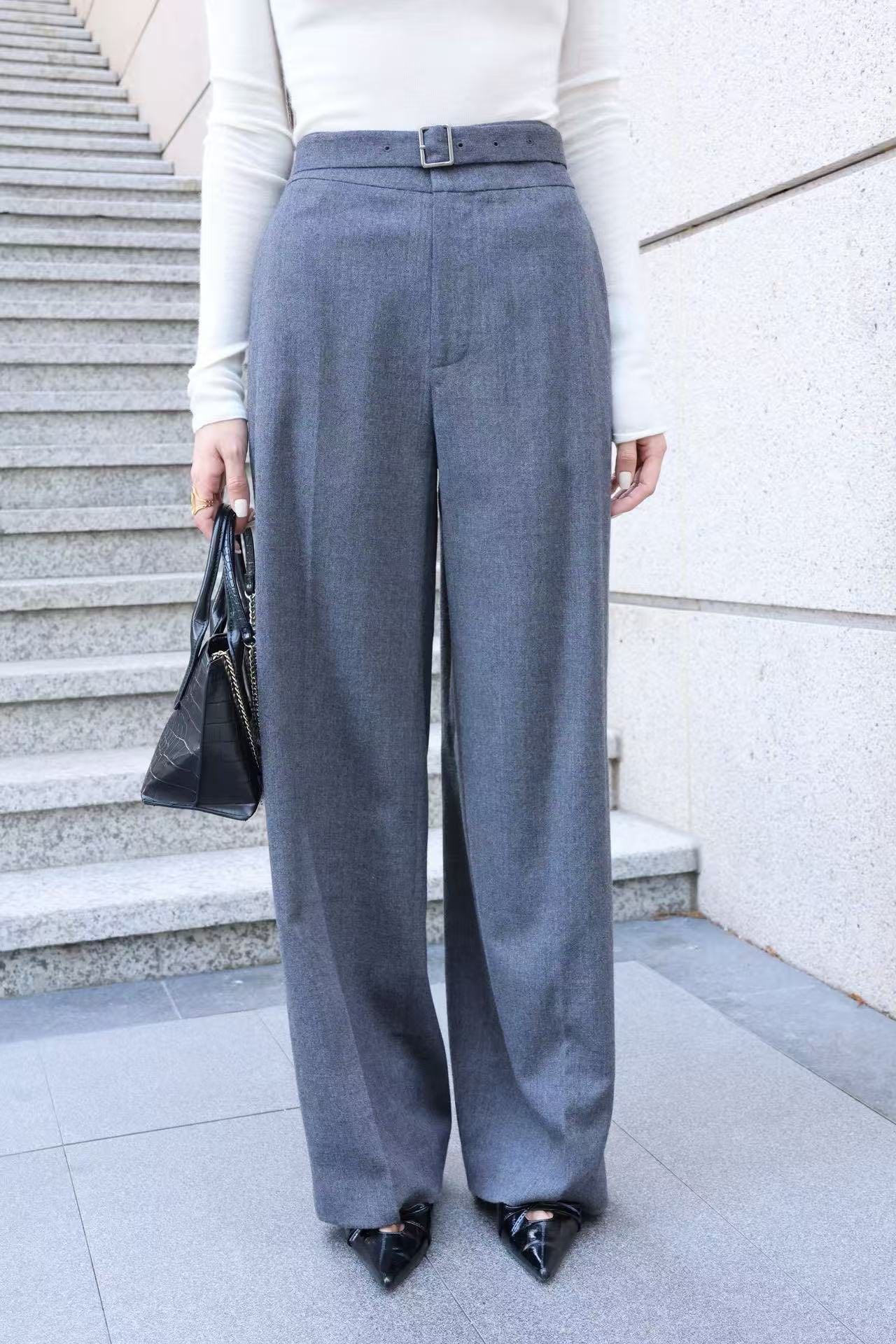  1.Quần vải xám kèm belt vải 