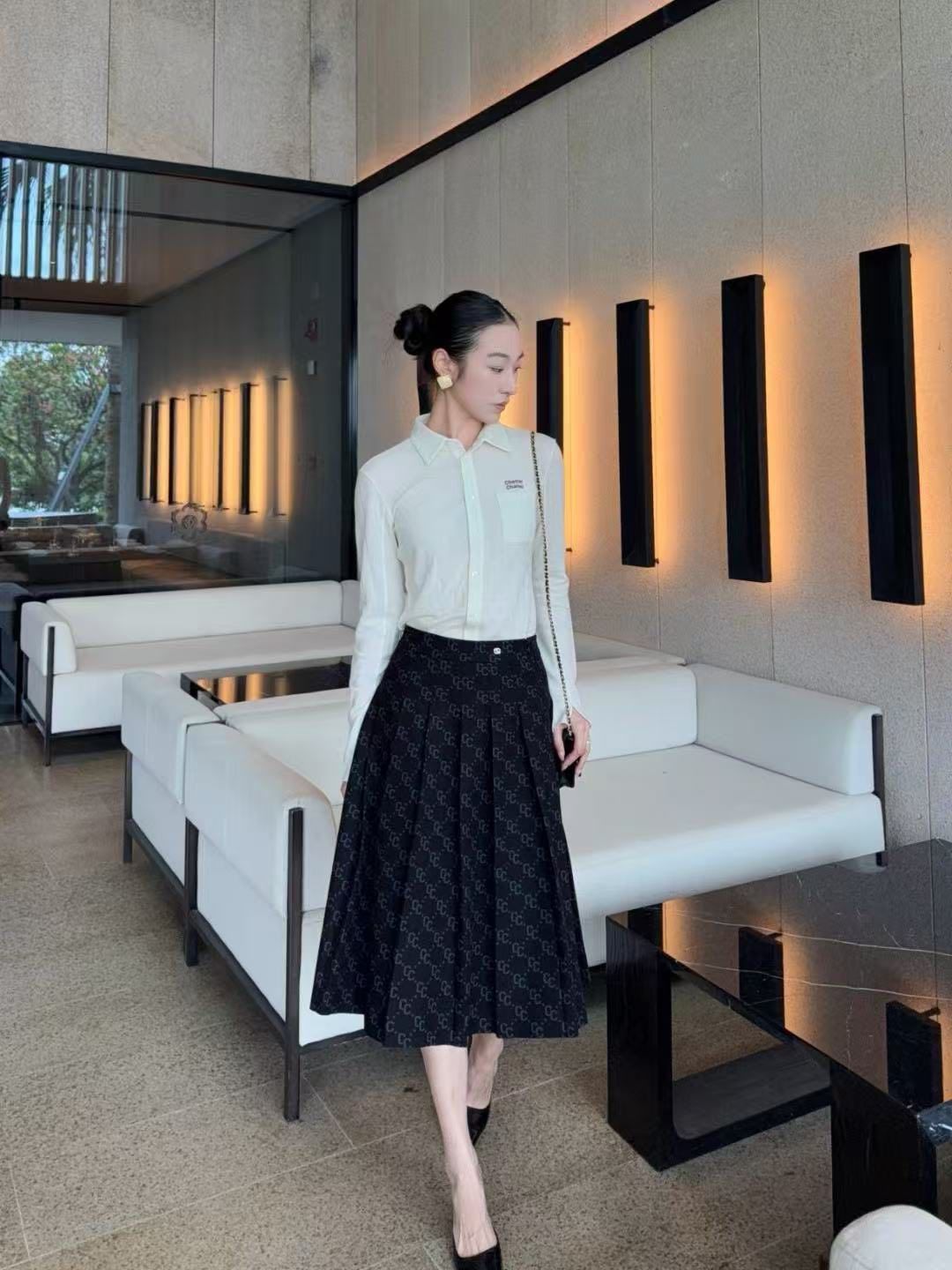  Áo Polo trắng, Chữ đỏ 1 bên 