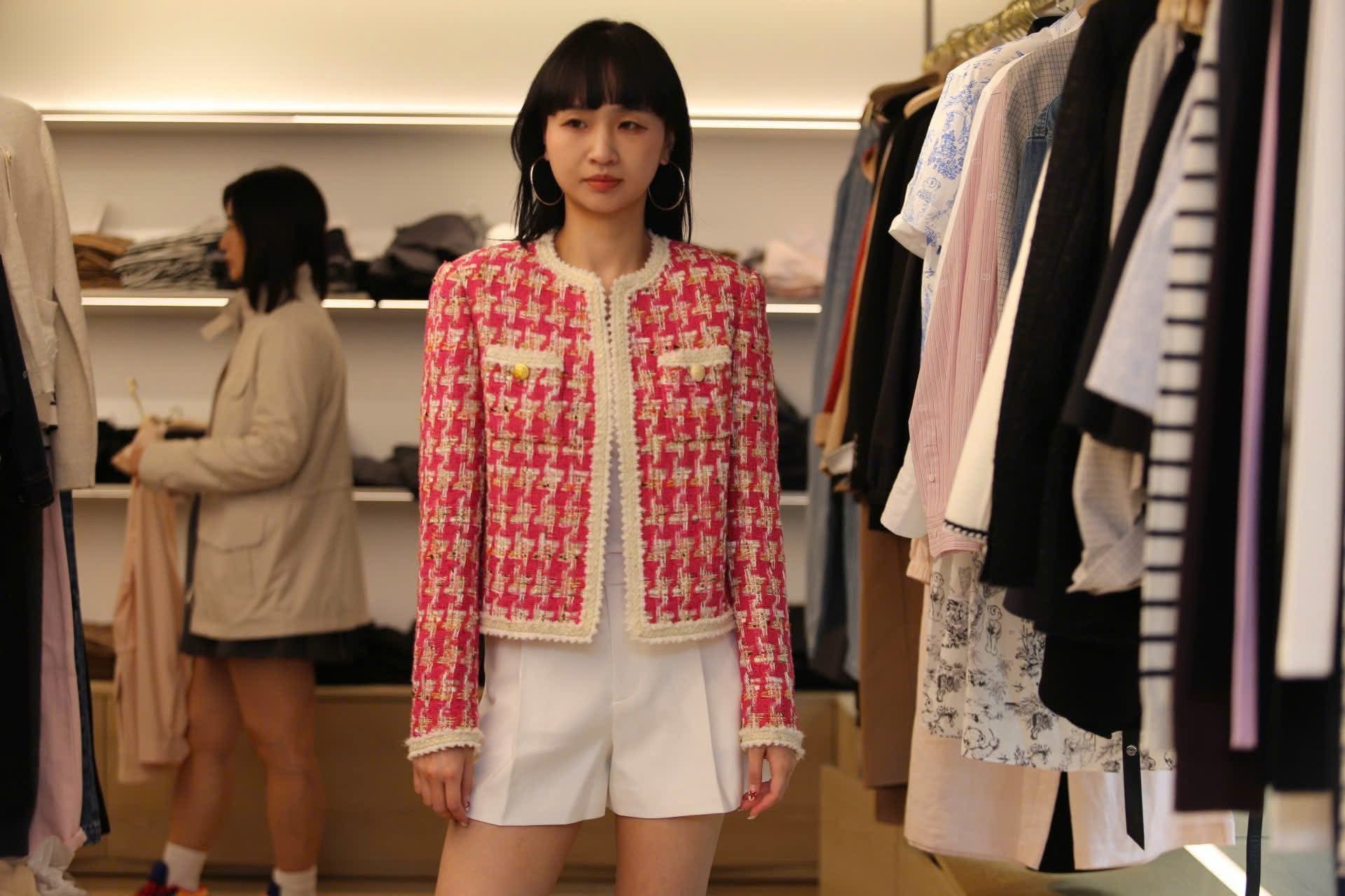  Quần sooc trắng - Logo túi sau 