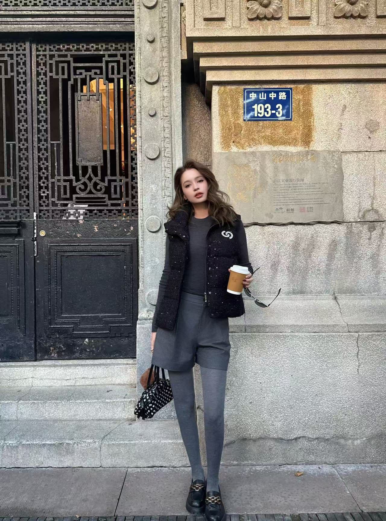  Phao gile đen logo ngực trái 