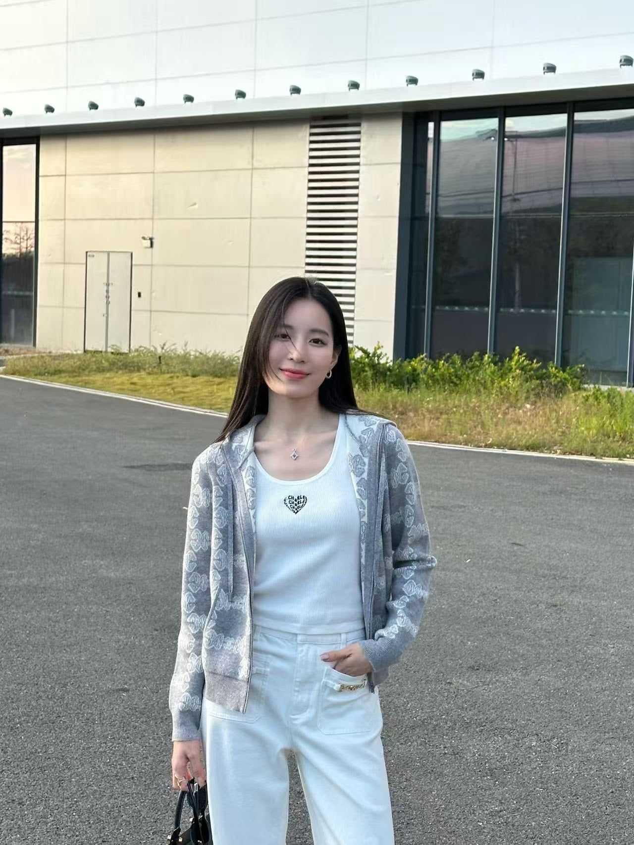  Áo khoác có mũ xám hoa CH 