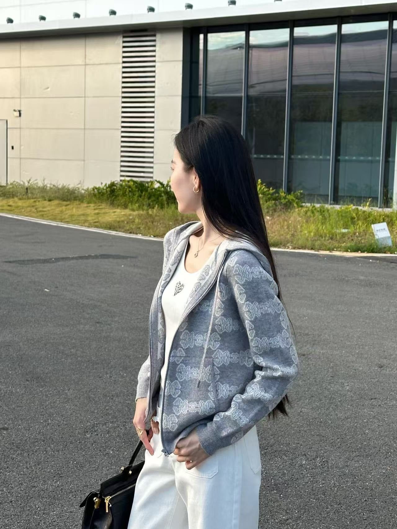  Áo khoác có mũ xám hoa CH 