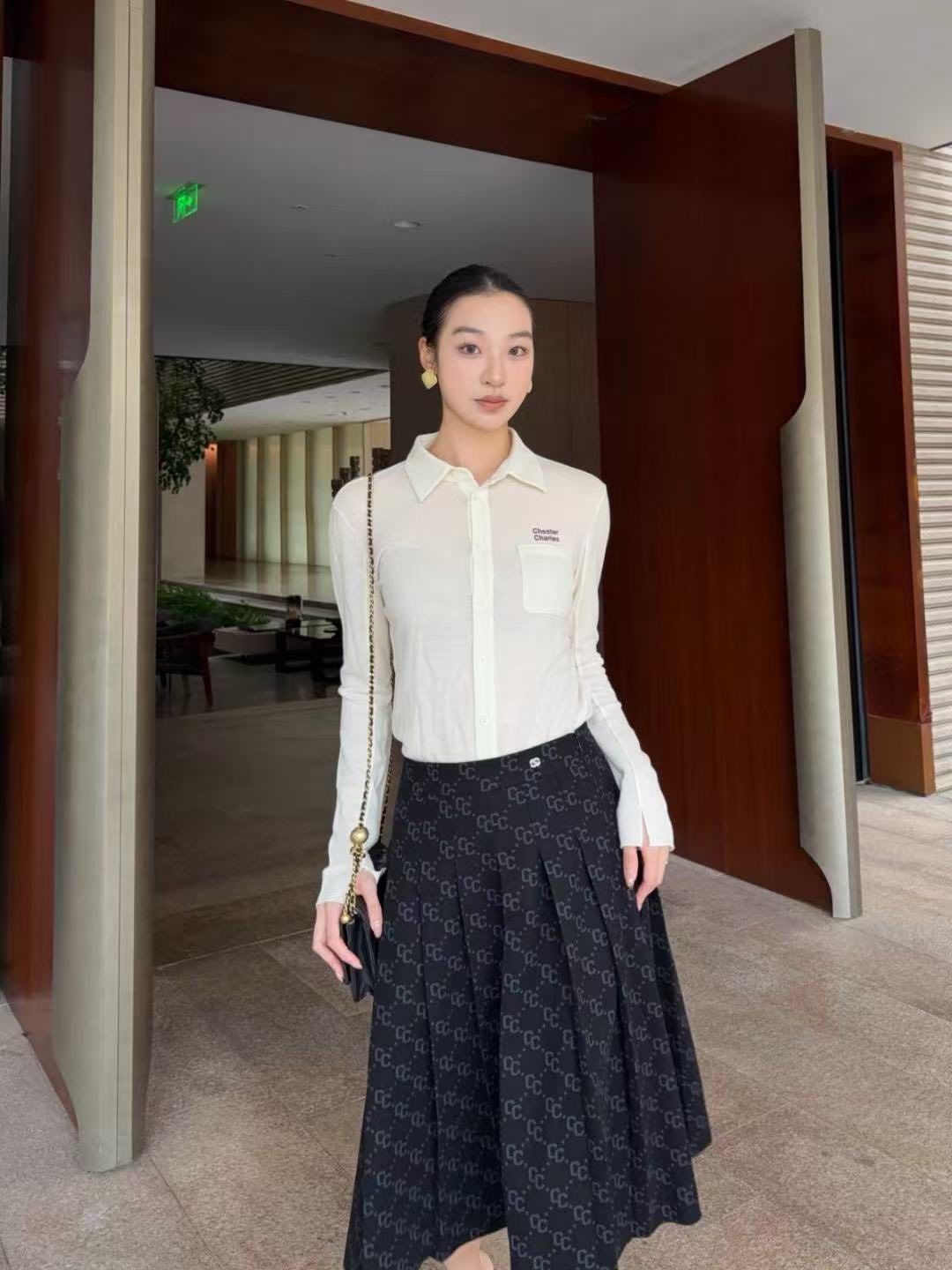  Áo Polo trắng, Chữ đỏ 1 bên 