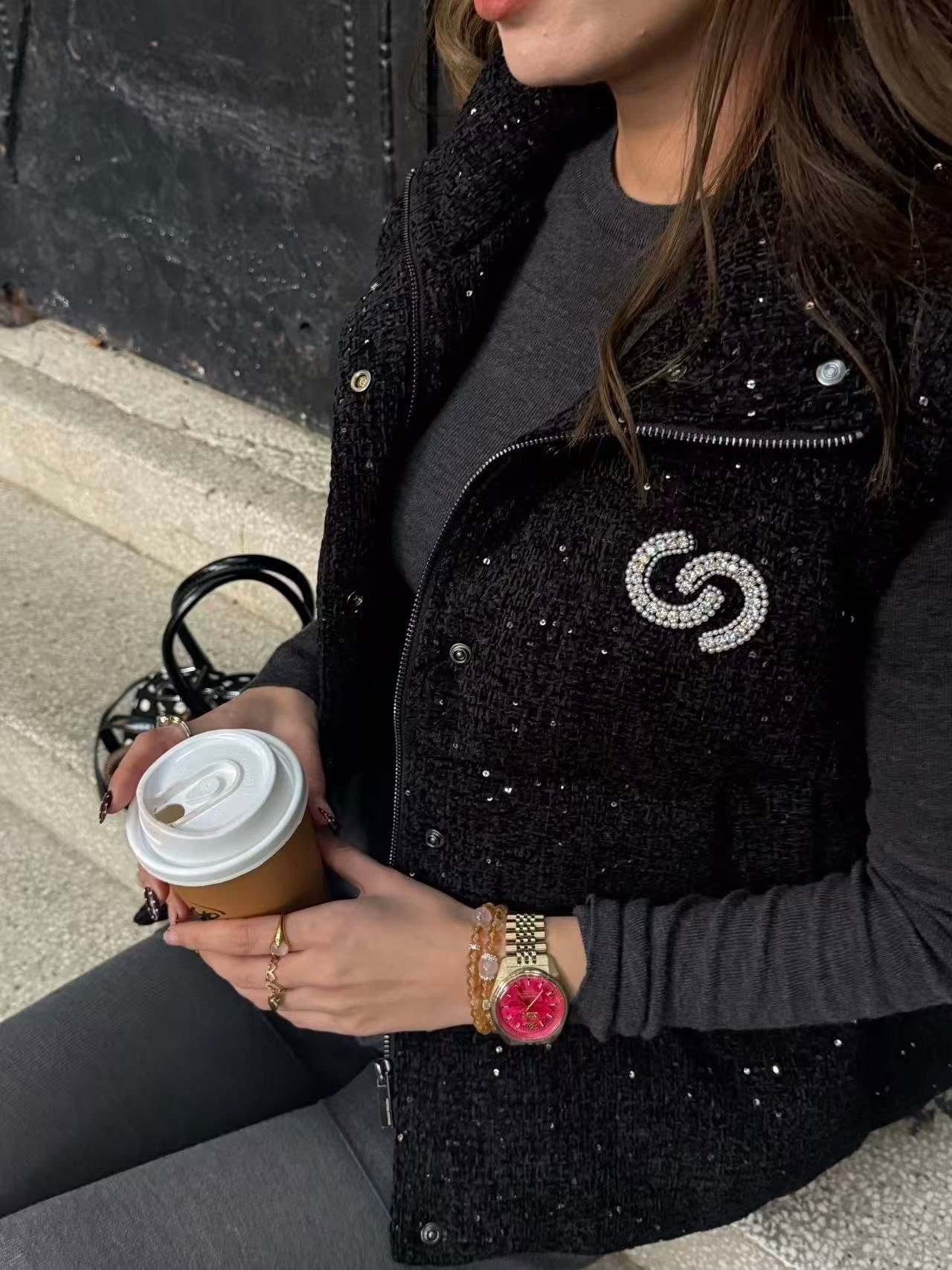  Phao gile đen logo ngực trái 