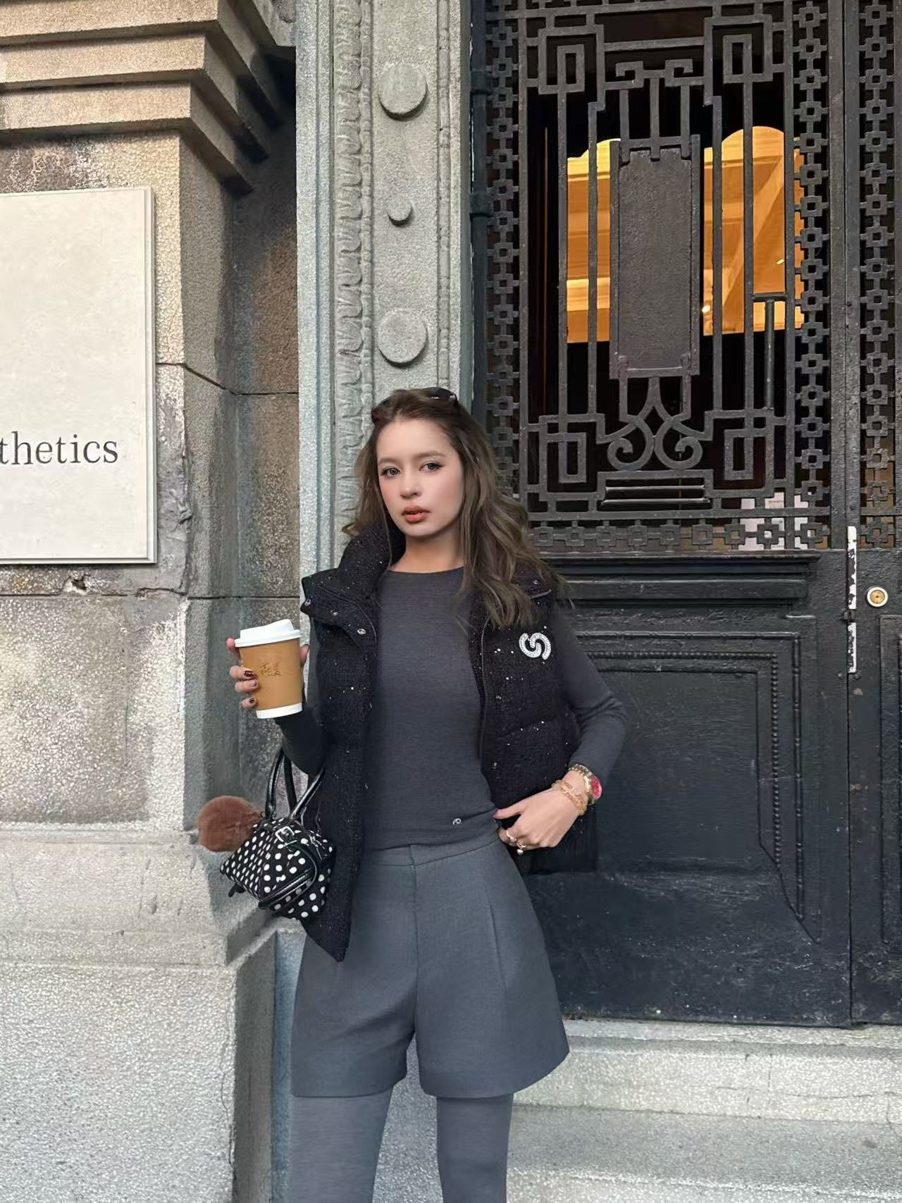  Phao gile đen logo ngực trái 