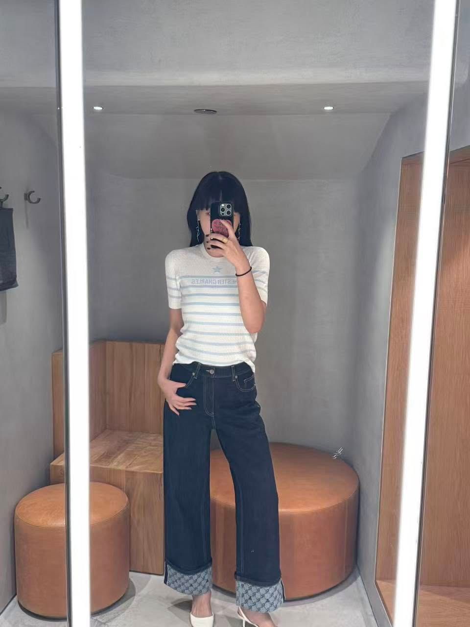  Quần jean xanh gấp gấu logo 