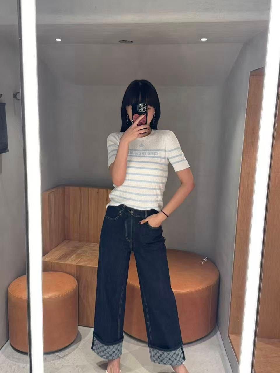  Quần jean xanh gấp gấu logo 