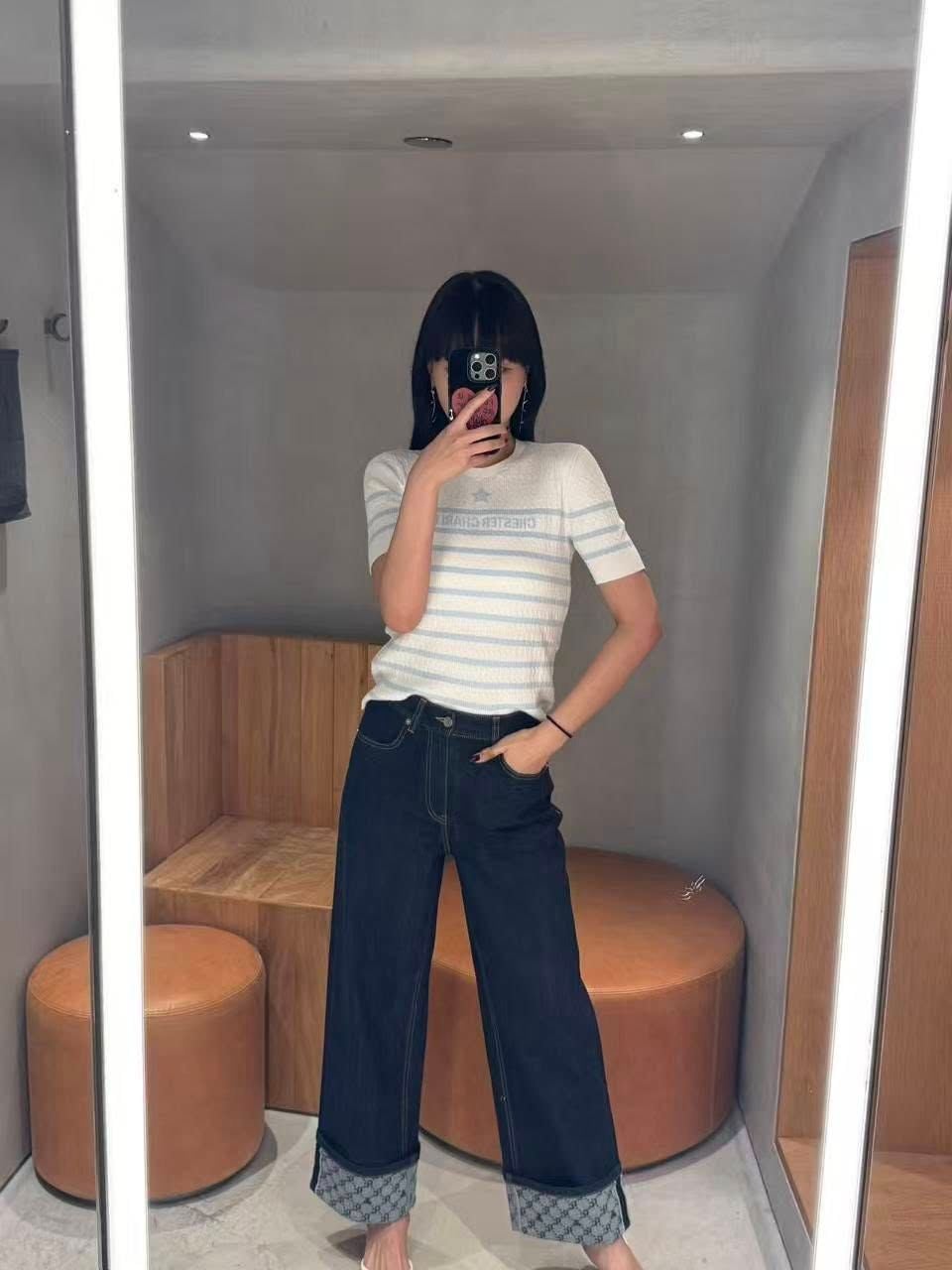  Áo trắng kẻ xanh ngôi sao giữa ngực 