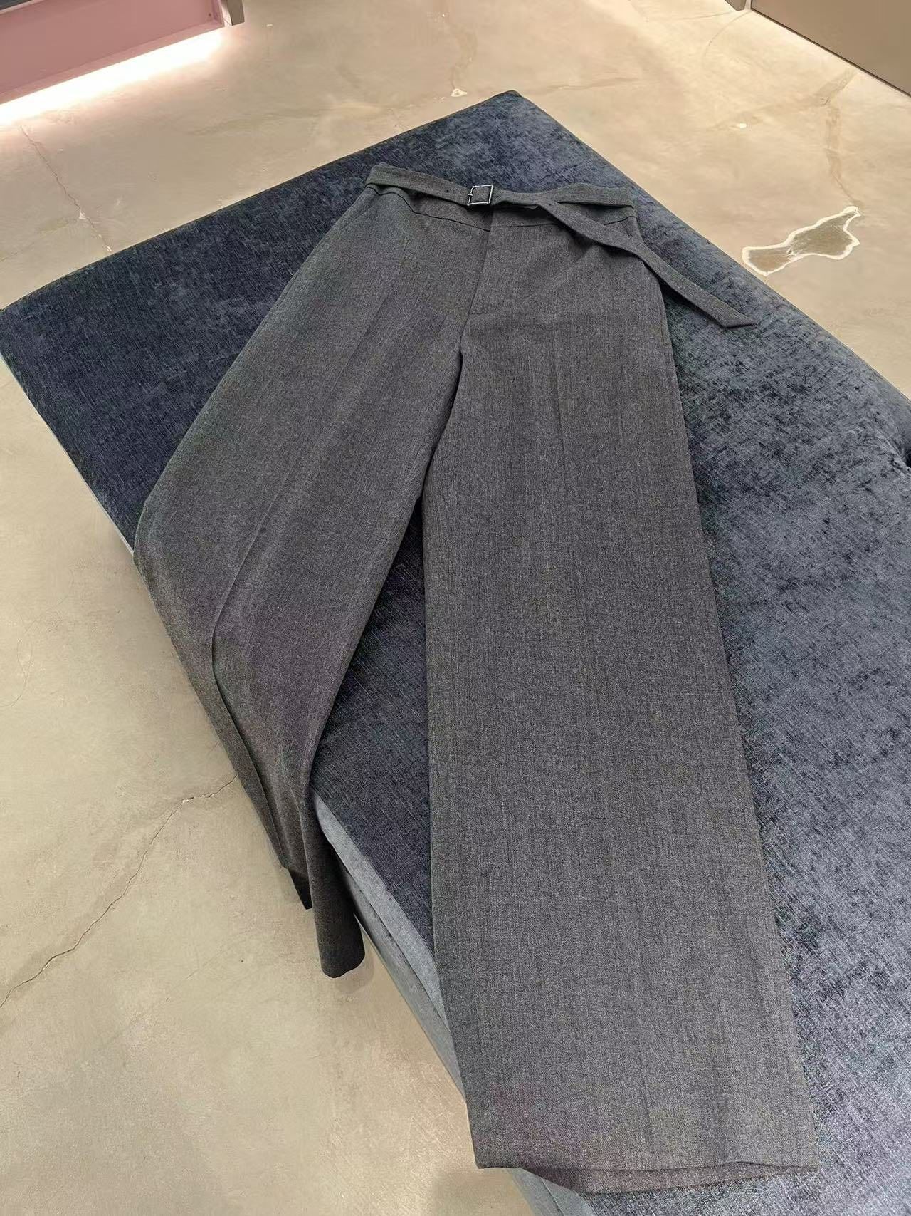  Quần vải xám kèm belt vải 