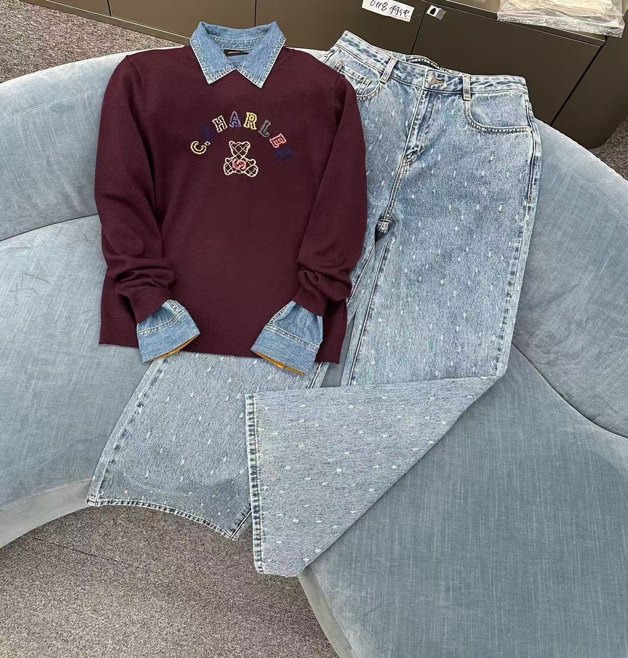  Áo len đỏ logo chữ và gấu sắc màu ngực 