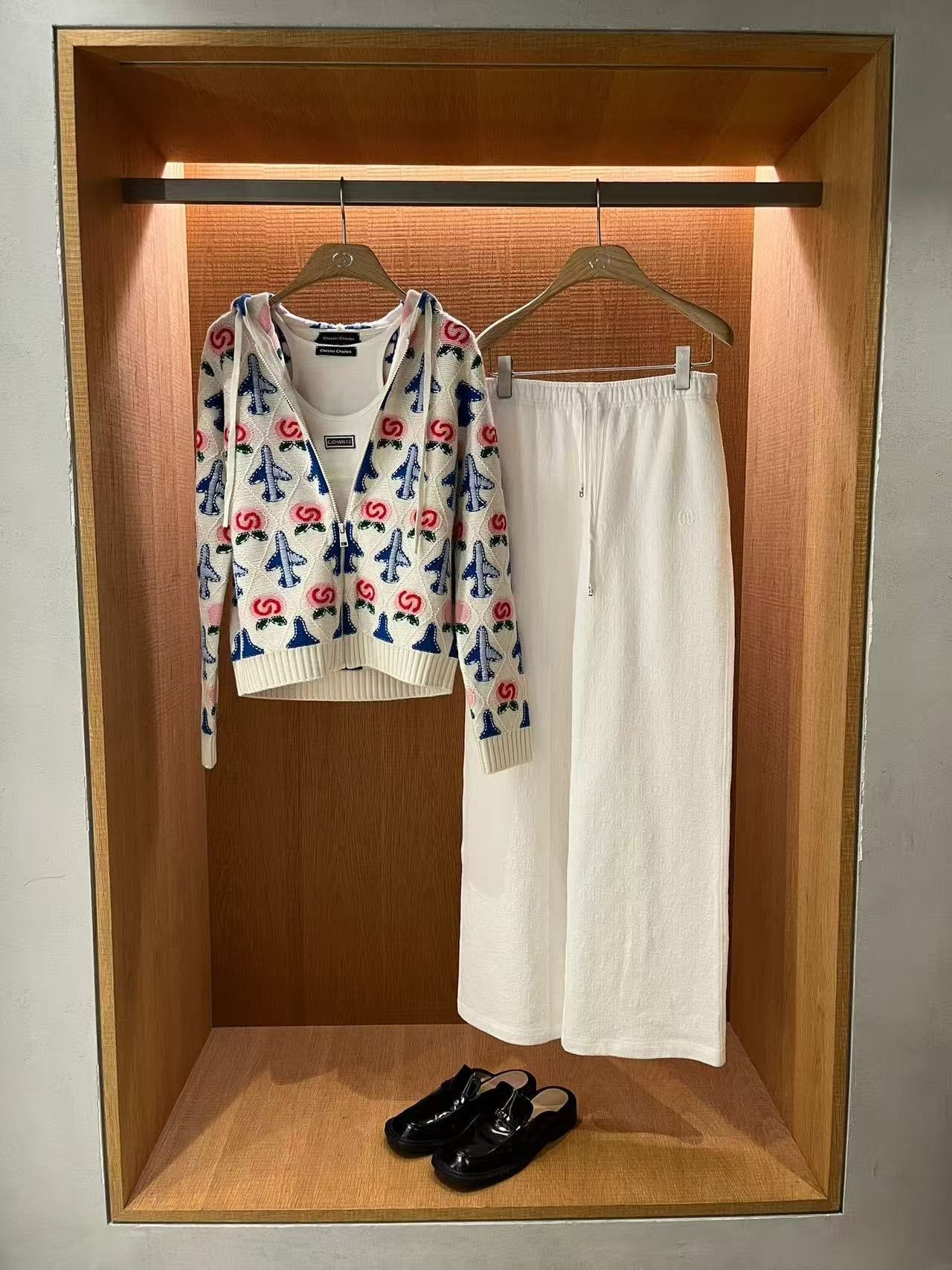  Áo khoác có mũ trắng kéo khóa họa tiết máy bay 