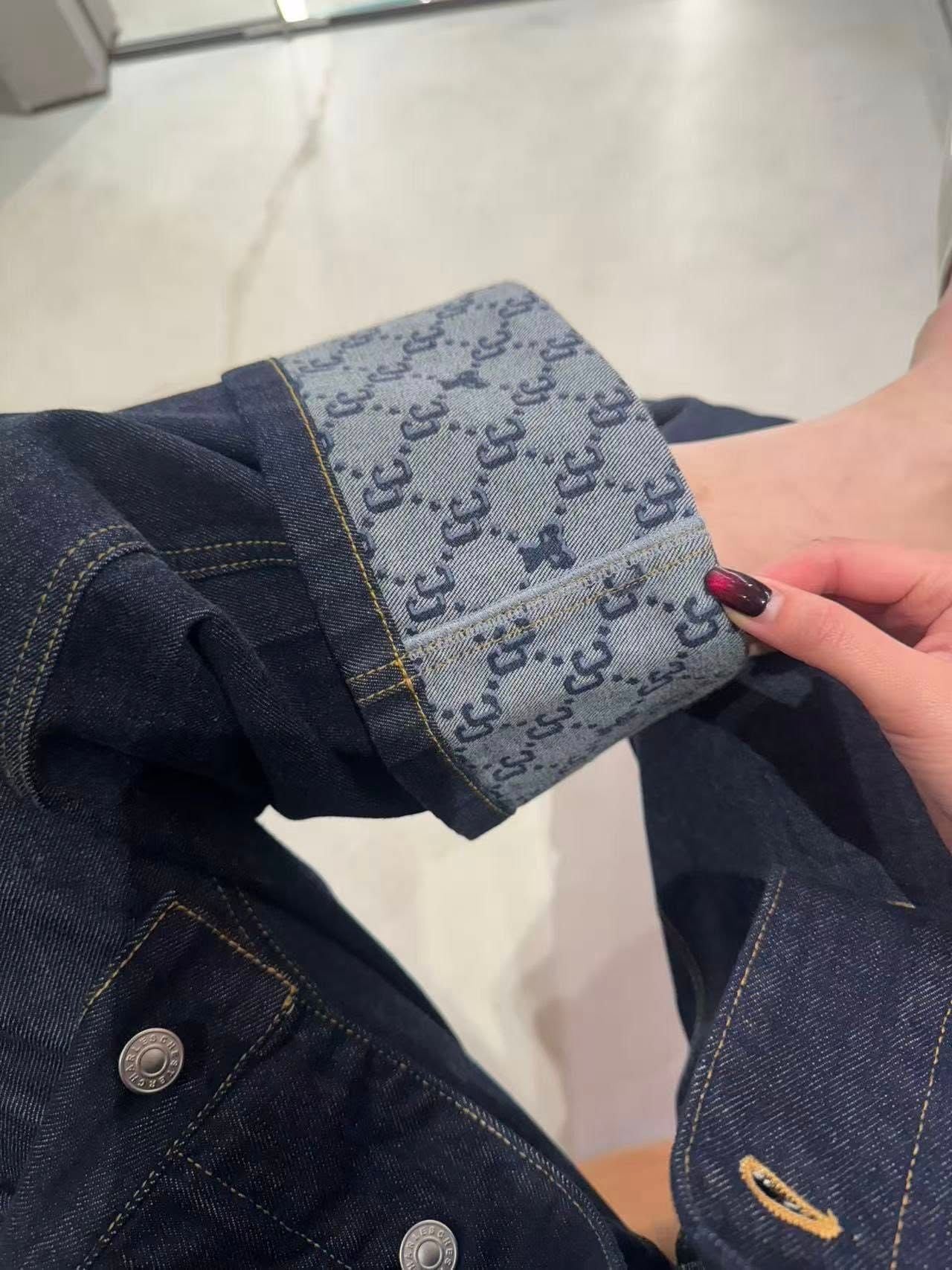  Quần jean xanh gấp gấu logo 