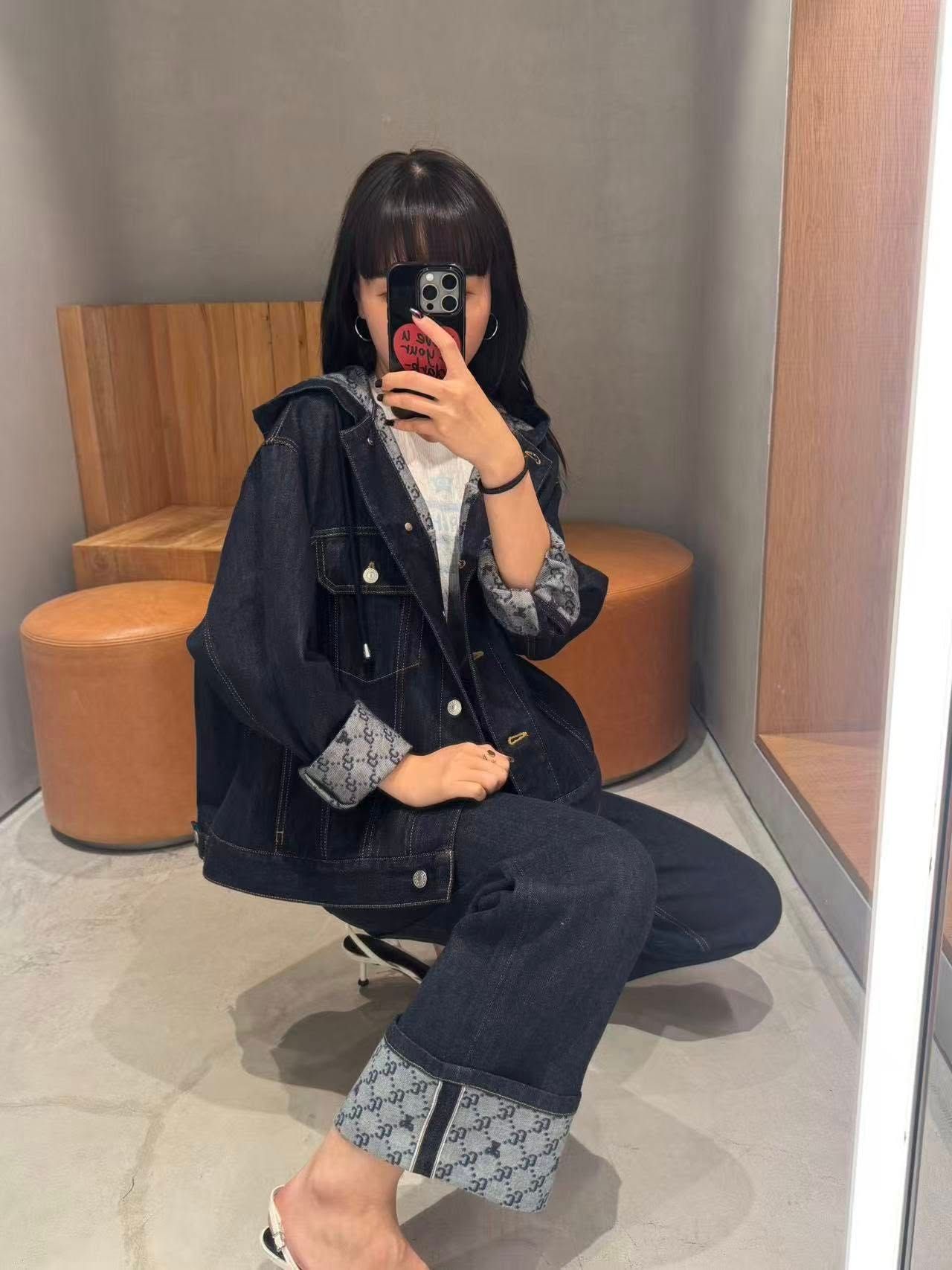  2.Áo Khoác Jean xanh mũ liền lót full logo 