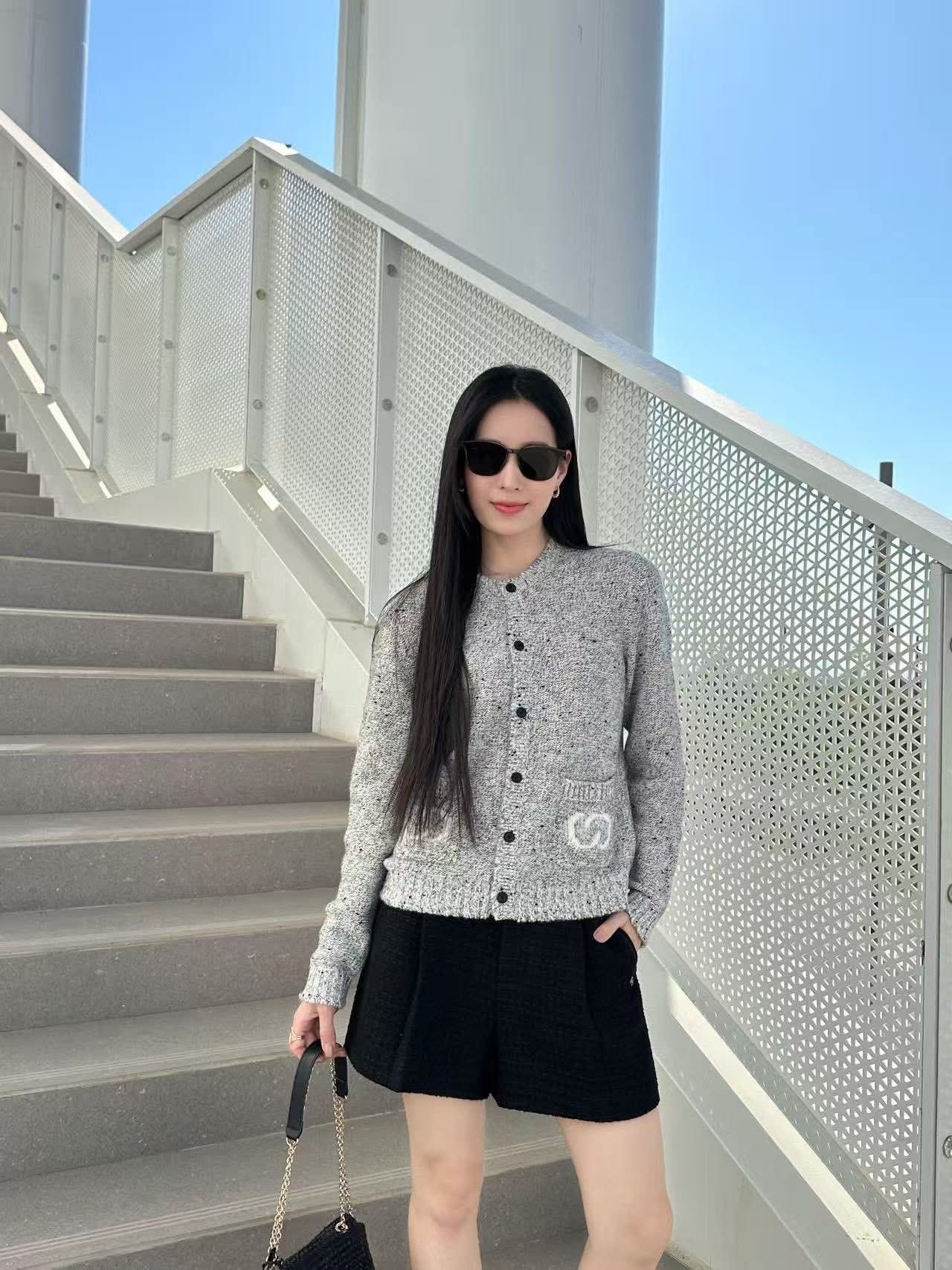  Áo CDG xám 2 túi Logo trắng 