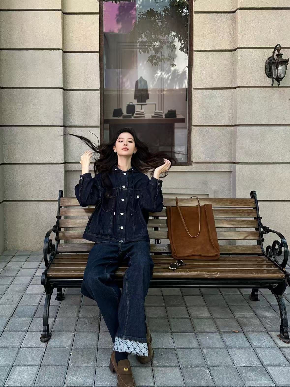  Quần jean xanh gấp gấu logo 