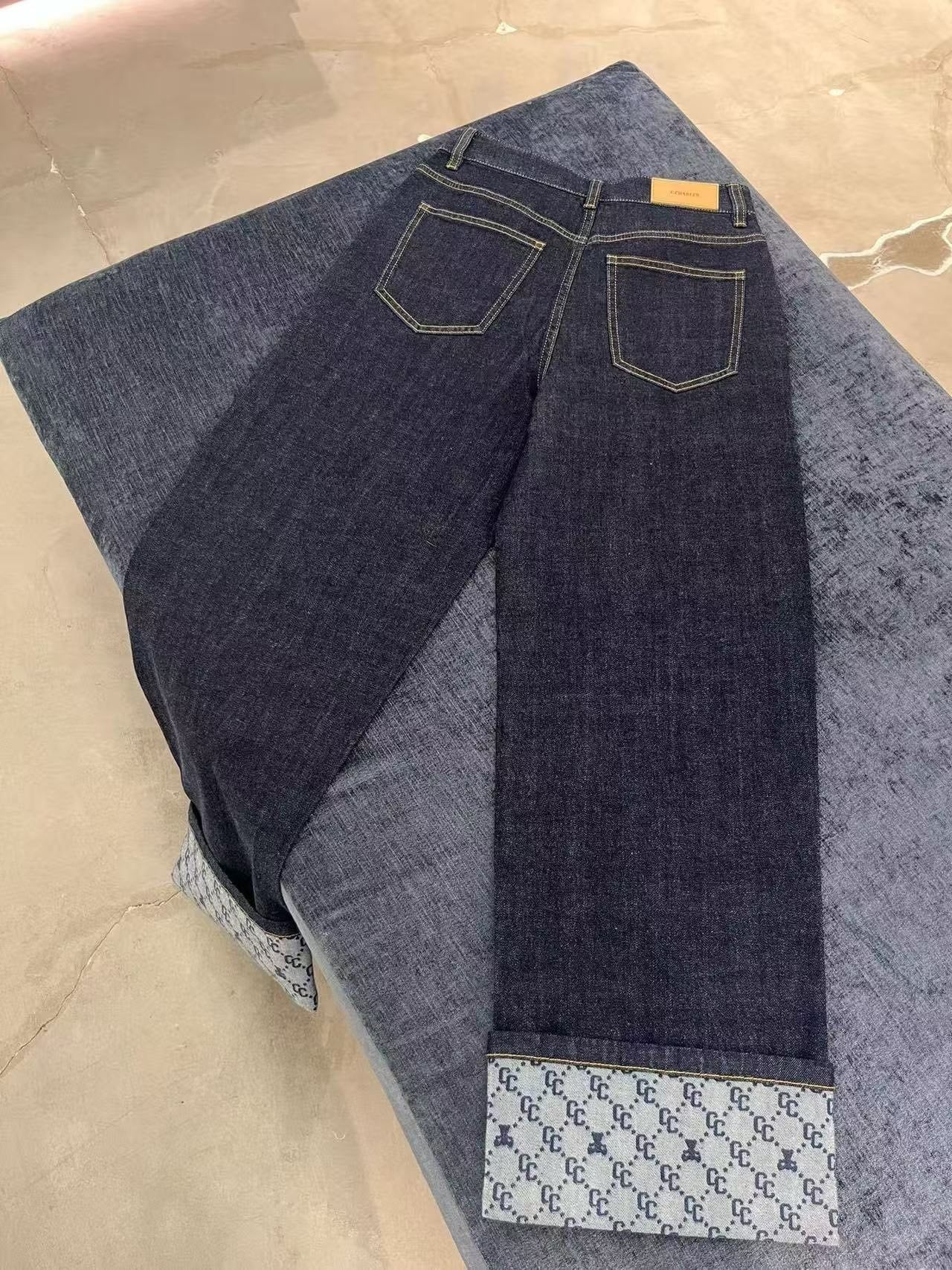  Quần jean xanh gấp gấu logo 