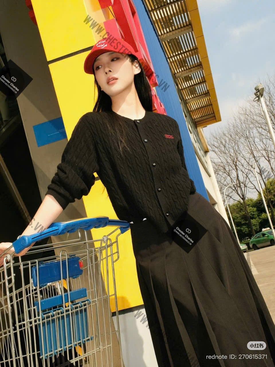  CDG đen vặn thừng chữ CC đỏ ngực trái 