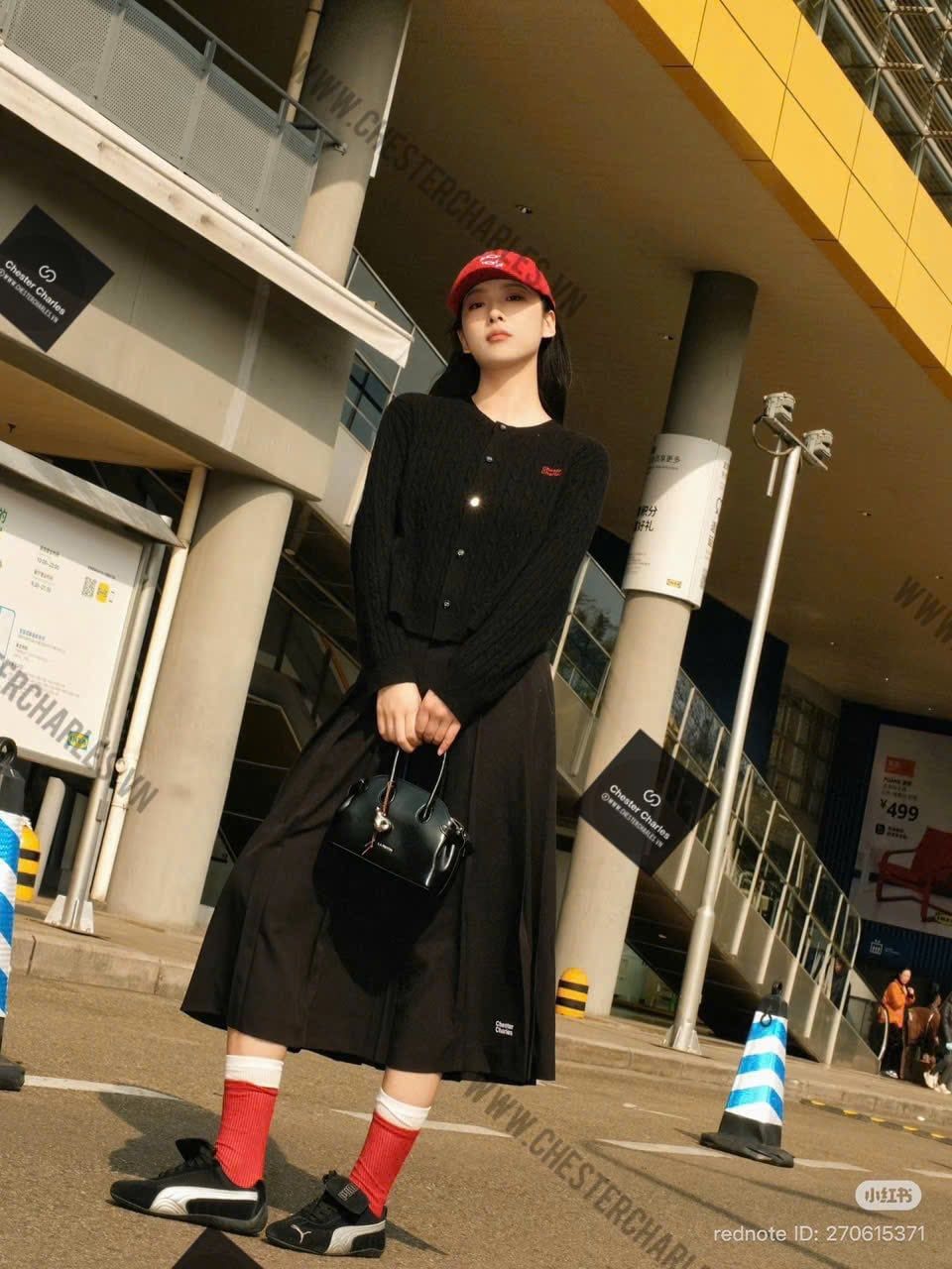  CDG đen vặn thừng chữ CC đỏ ngực trái 