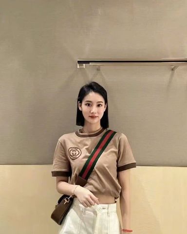  8.6_Áo Gucci nâu logo ngực 1921 