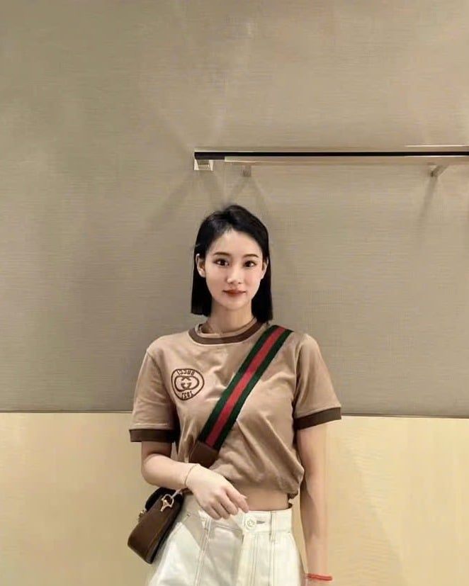  8.6_Áo Gucci nâu logo ngực 1921 