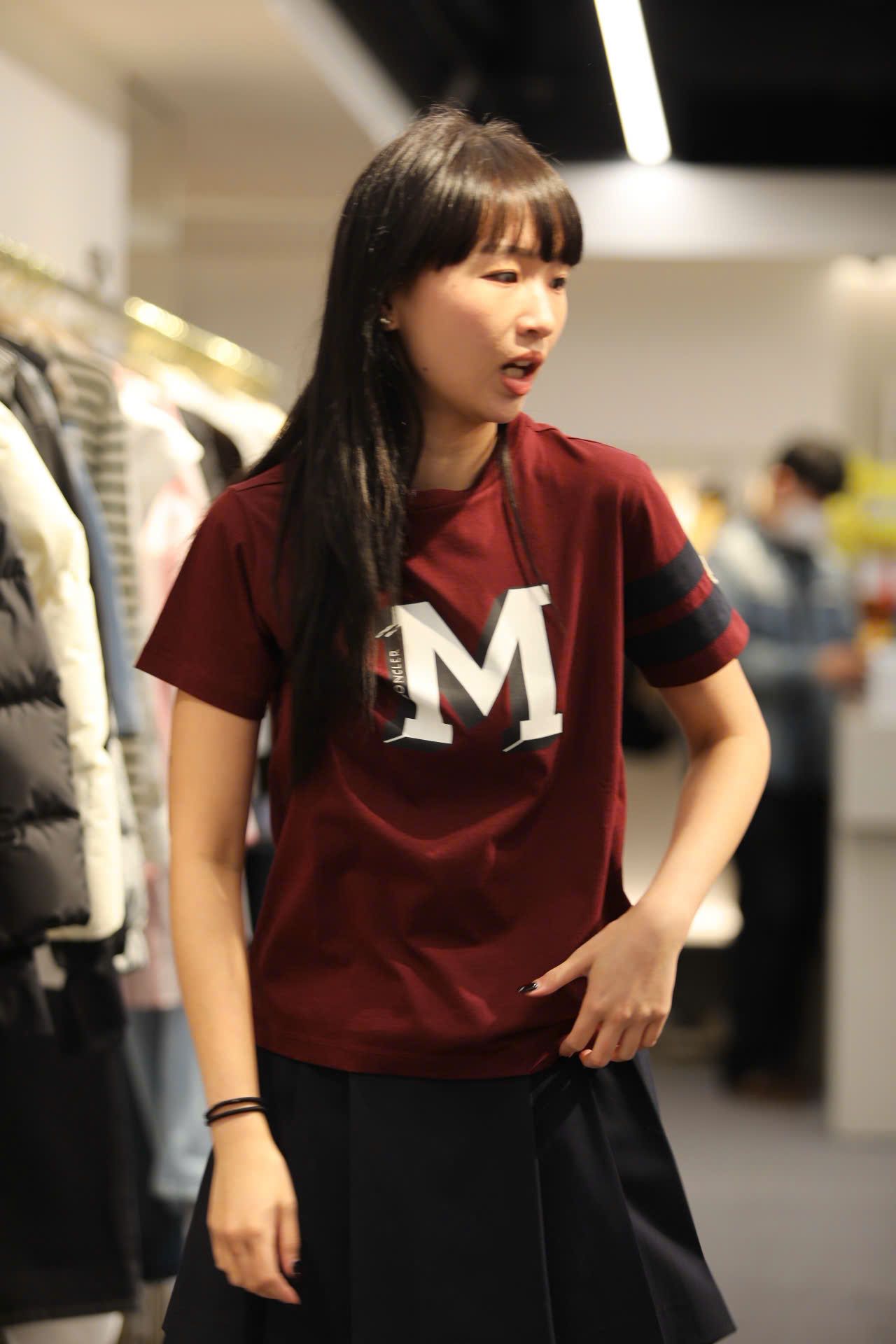  B_4.9__Áo phông đỏ ngắn tay Moncler 