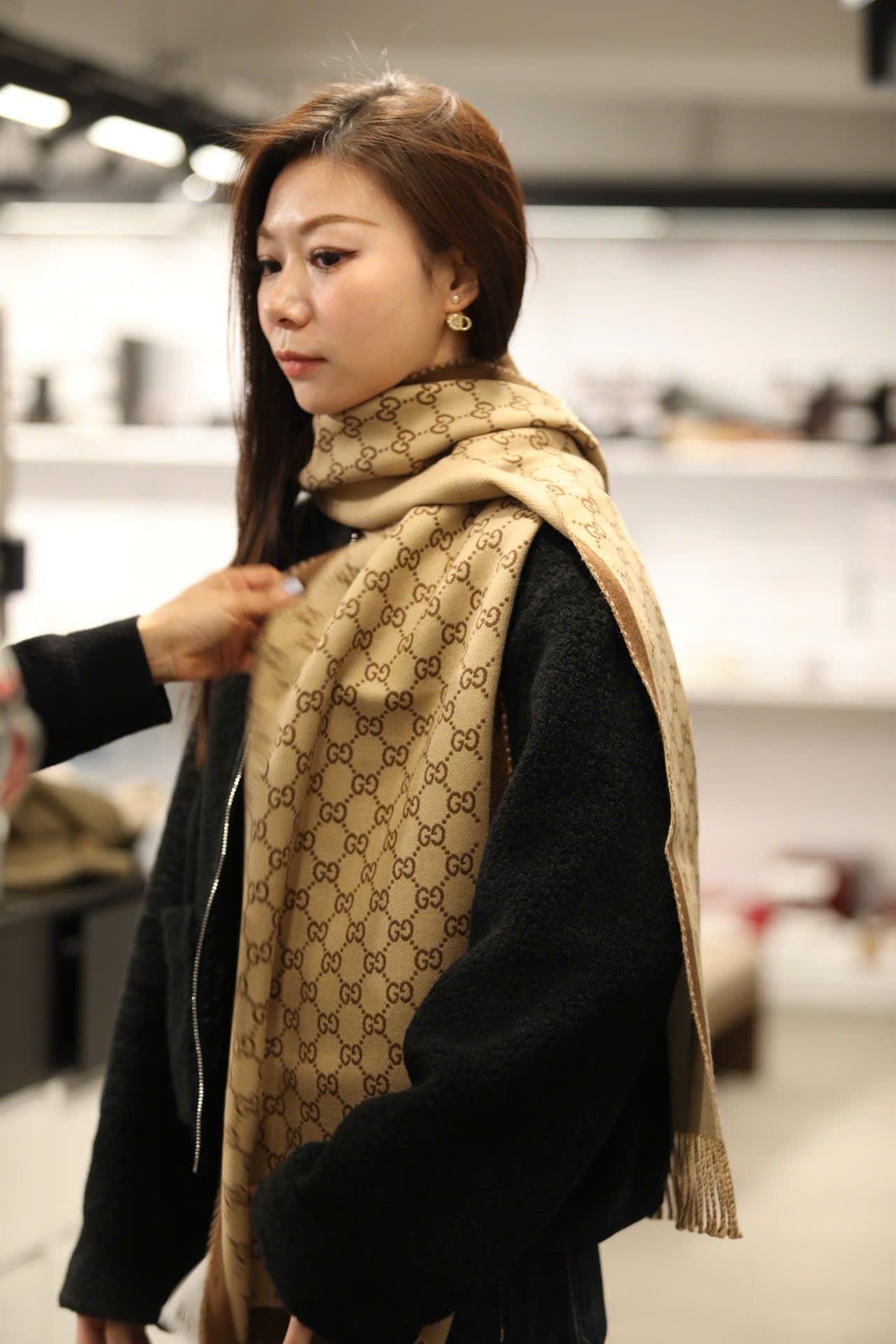  B_11.5__Khăn len GC , viền nâu 