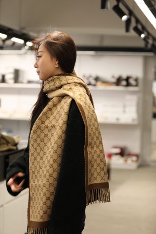  B_11.5__Khăn len GC , viền nâu 