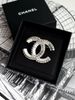  Cài áo Chanel đá trắng 