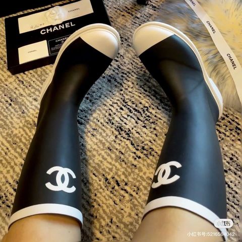 Boot Chanel đen viền trắng 