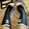  Boot Chanel đen viền trắng 