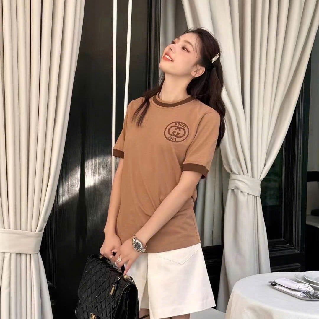  8.6_Áo Gucci nâu logo ngực 1921 