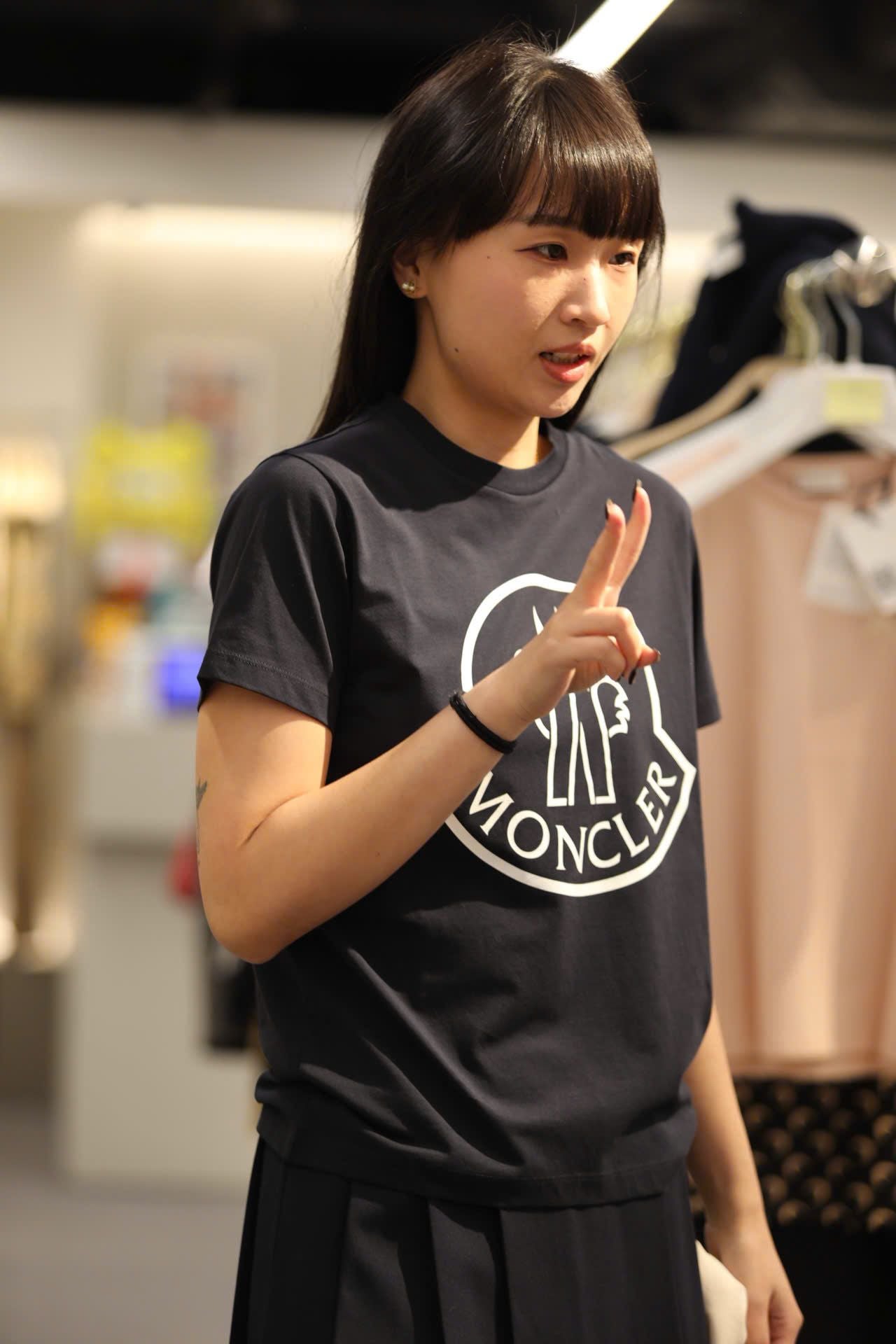  Áo phông đen ngắn tay Moncler 