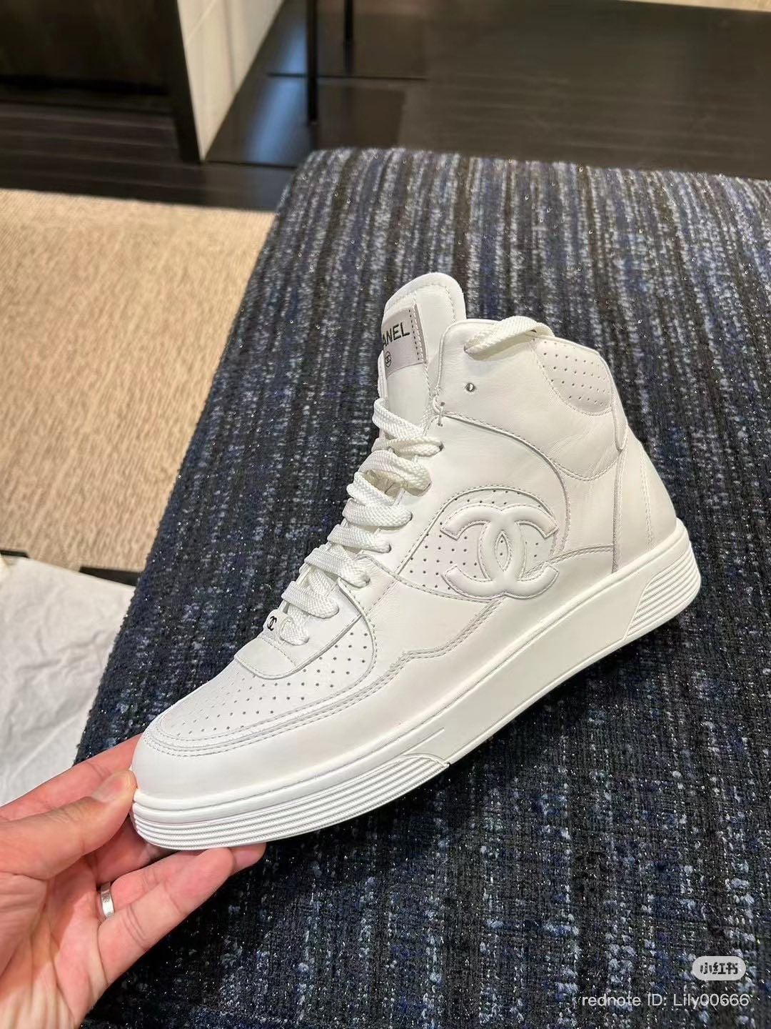 B_29.9__Giầy Chanel trắng cổ cao 