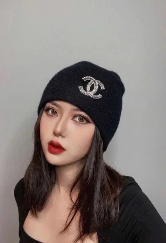  Cài áo Chanel đá trắng 