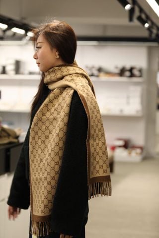  B_11.5__Khăn len GC , viền nâu 