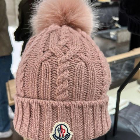  Mũ hồng Moncler 