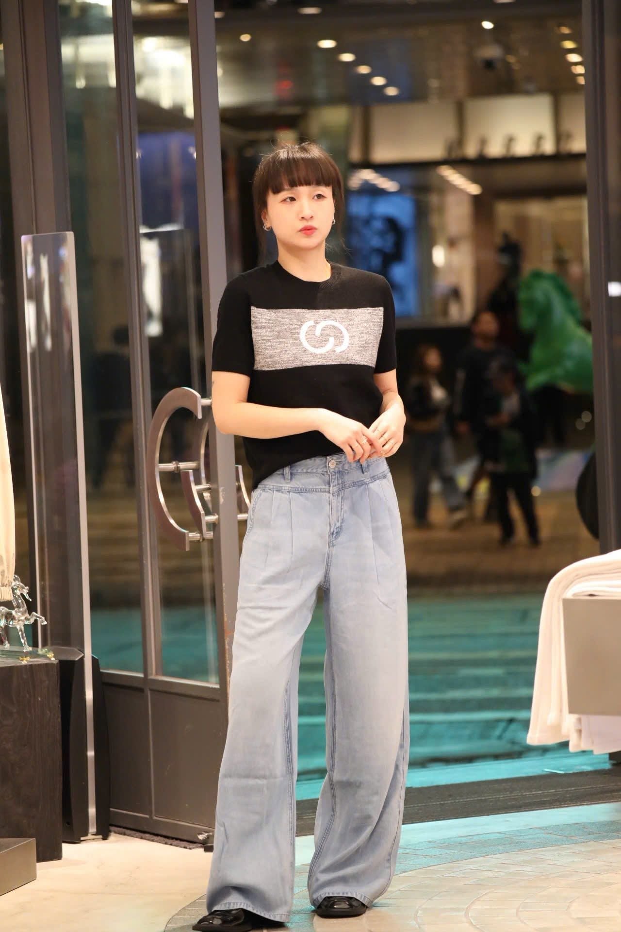  Quần jean giấy xanh logo tròn túi sau 